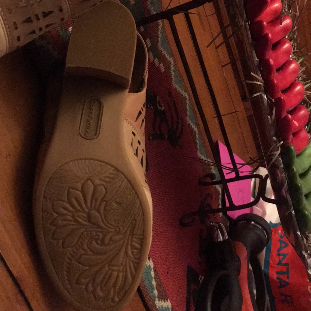 Sling back tan shoes - Picture 3 of 4